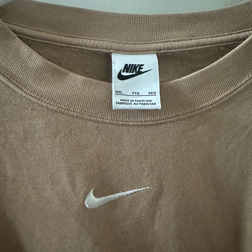 Teddy bear tan oversized & cropped Nike Crew neck🧸